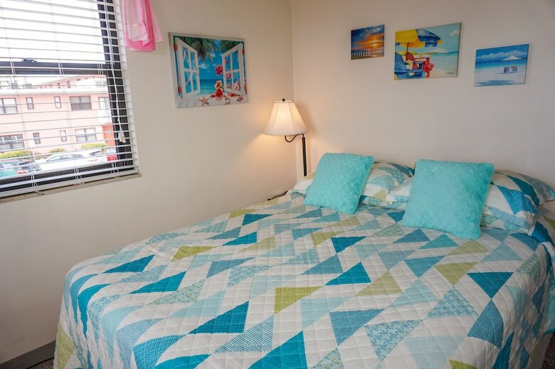 Hotel Gulf Winds Beach Resort