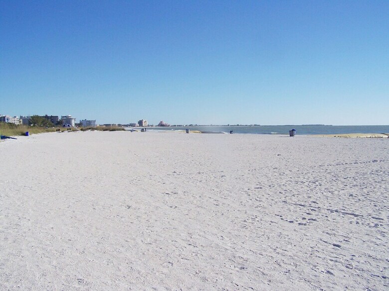 Hotel Gulf Winds Beach Resort