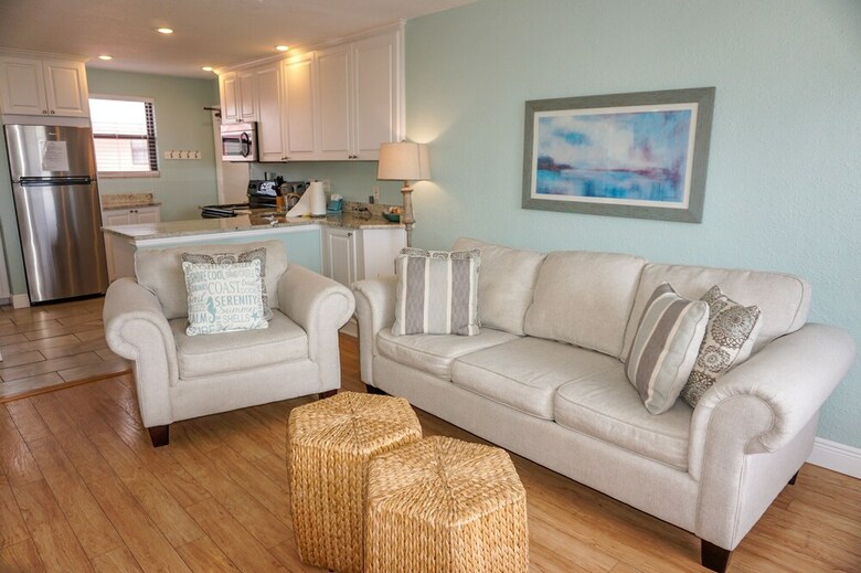 Hotel Gulf Winds Beach Resort