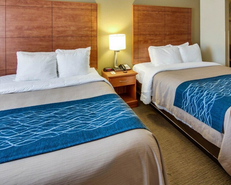 Hotel Comfort Inn & Suites