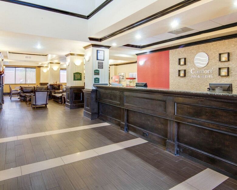Hotel Comfort Inn & Suites