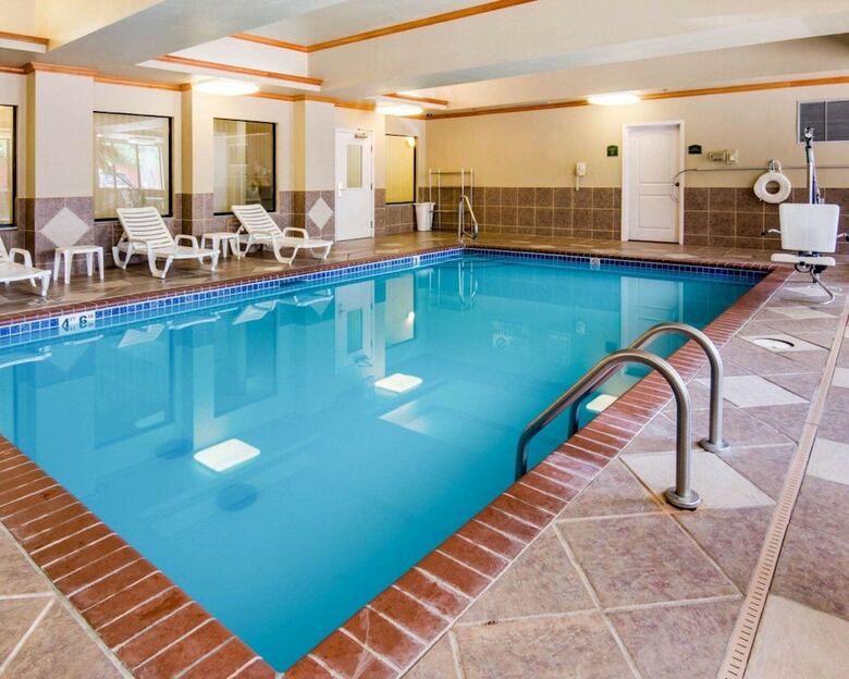 Hotel Comfort Inn & Suites