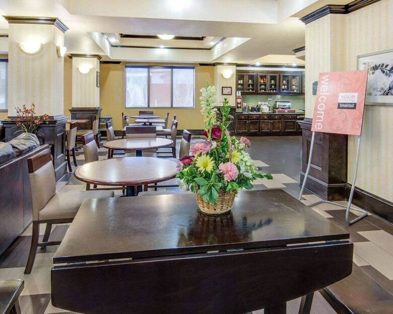 Hotel Comfort Inn & Suites