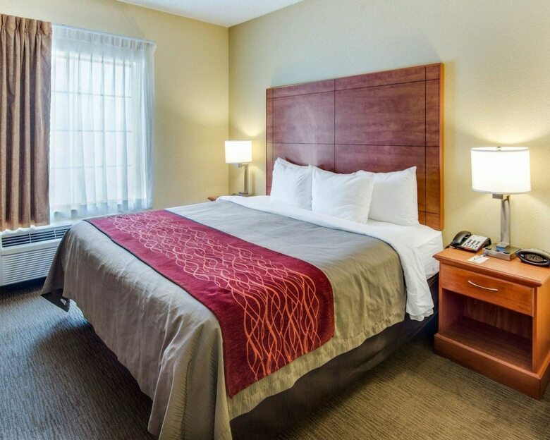 Hotel Comfort Inn & Suites