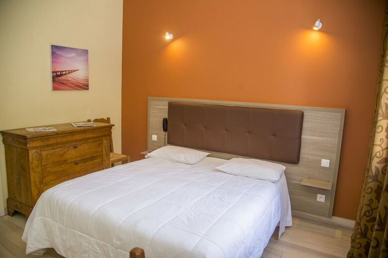 Hotel 3 �toiles  Restaurant La Flamb�e