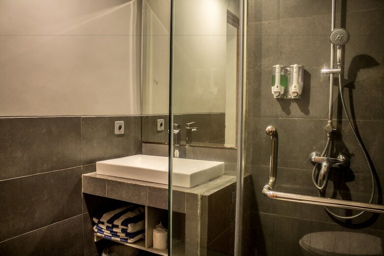 Hotel Transera Kamini Legian