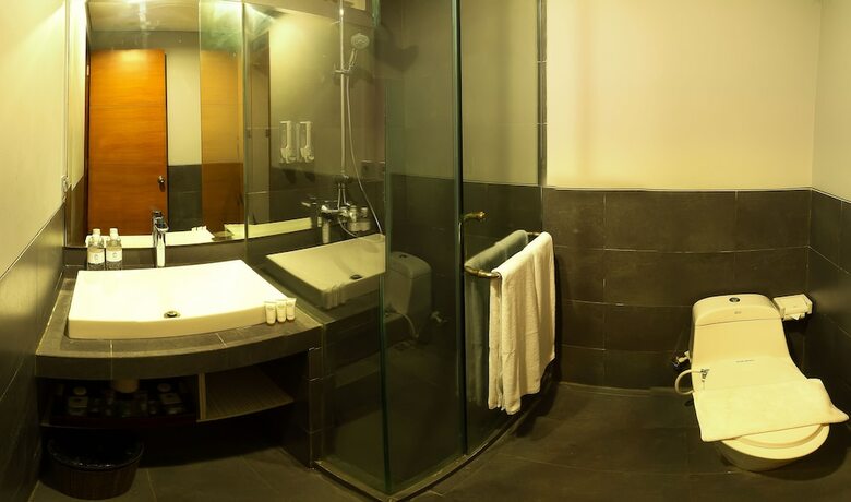 Hotel Transera Kamini Legian