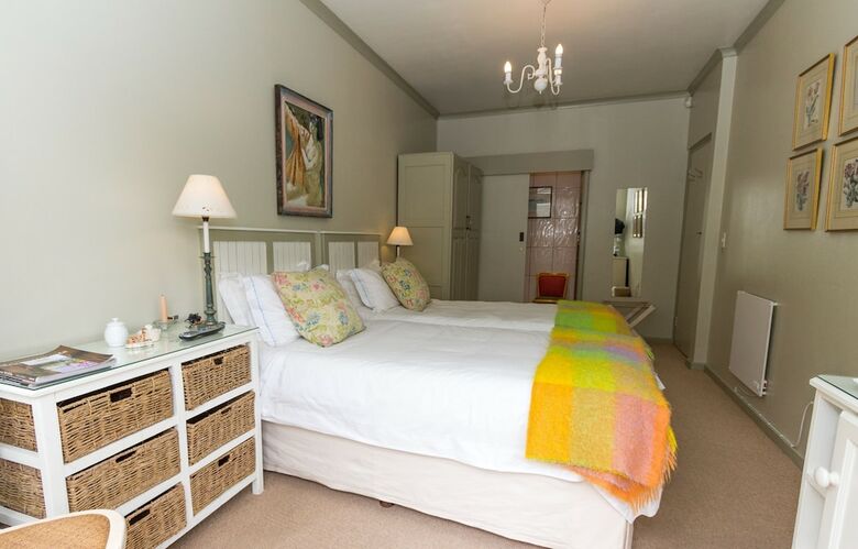 Bed & Breakfast Cornerway House