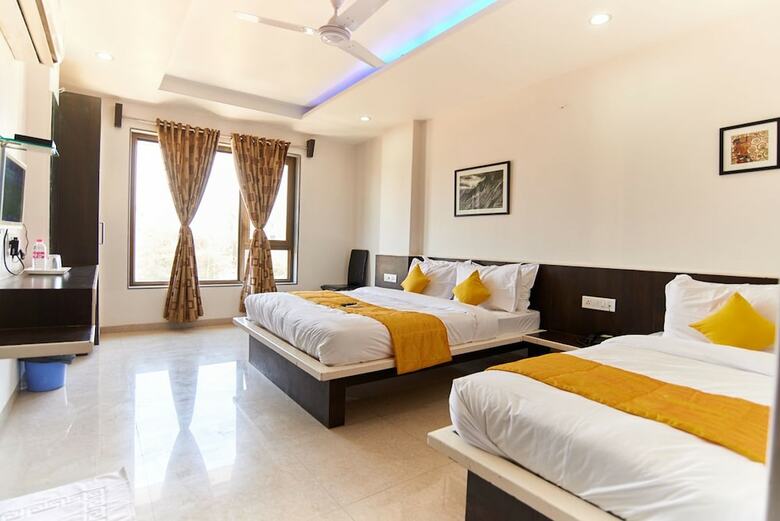 Hotel Sai Bansi