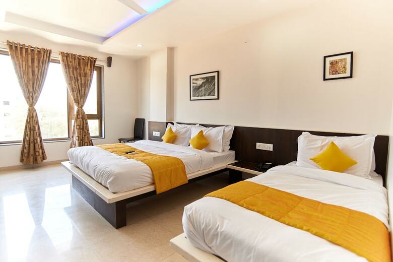 Hotel Sai Bansi