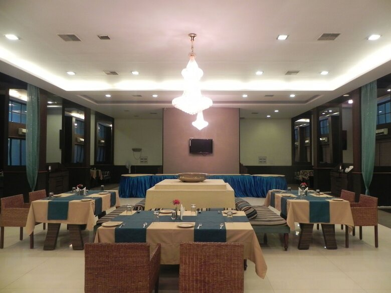 Hotel Reeva Suites