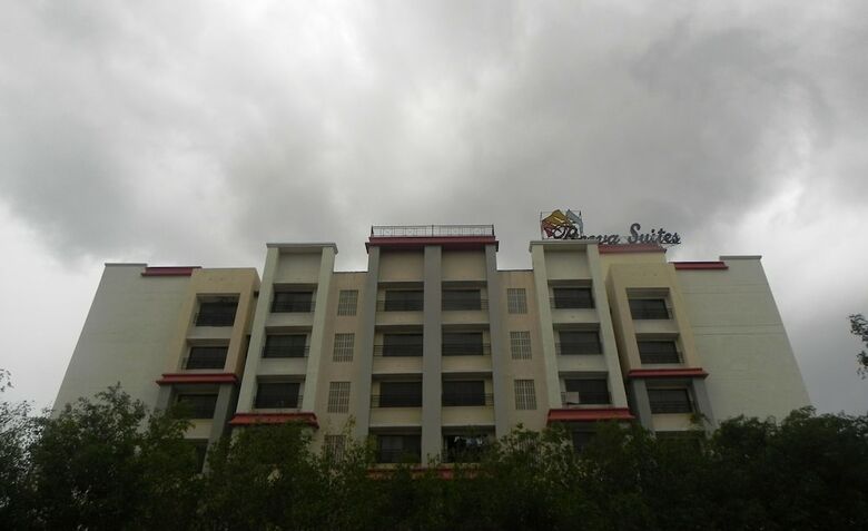 Hotel Reeva Suites