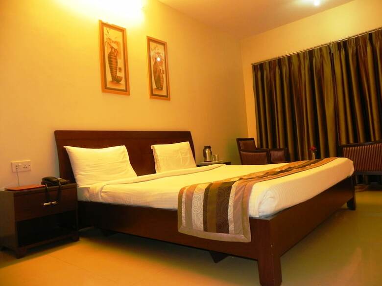 Hotel Reeva Suites