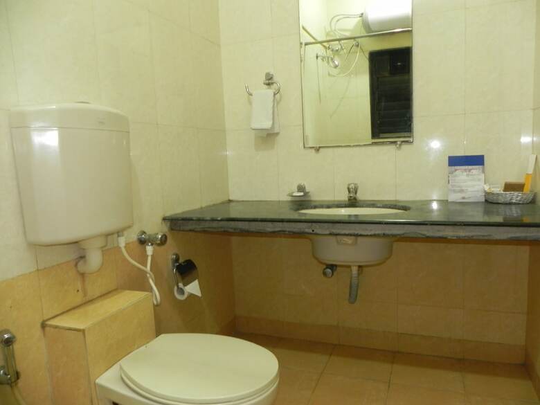 Hotel Reeva Suites