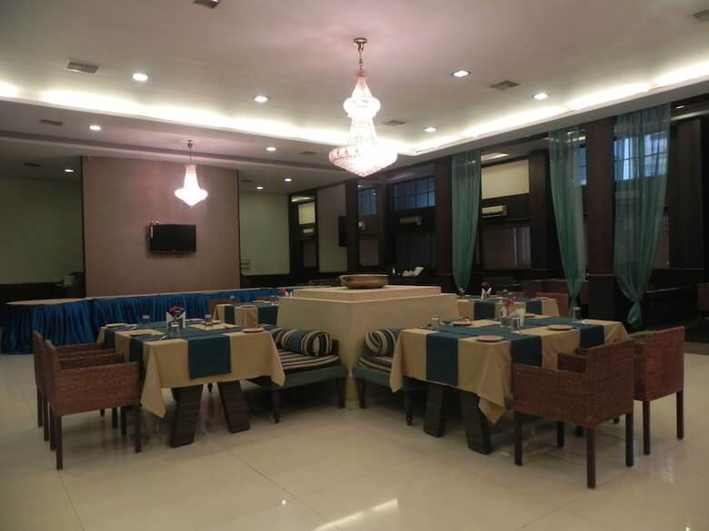 Hotel Reeva Suites