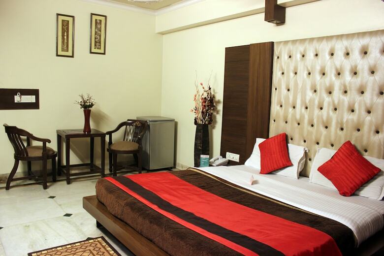 Oyo 497 Hotel Welcome Palace