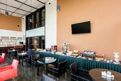 Sunjoy Hotel