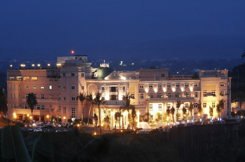 Hotel Le Beau Max Resort