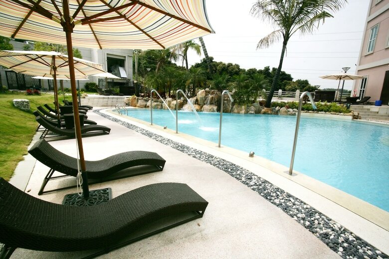 Hotel Le Beau Max Resort
