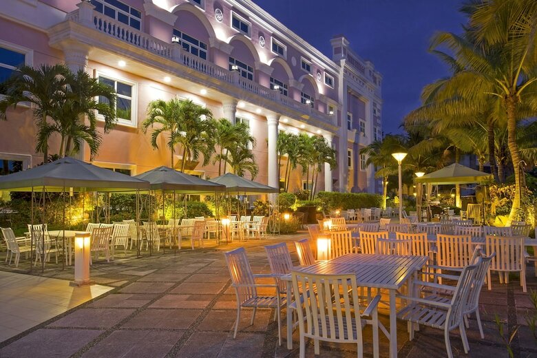 Hotel Le Beau Max Resort