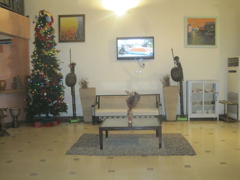 Axari Hotel & Suites