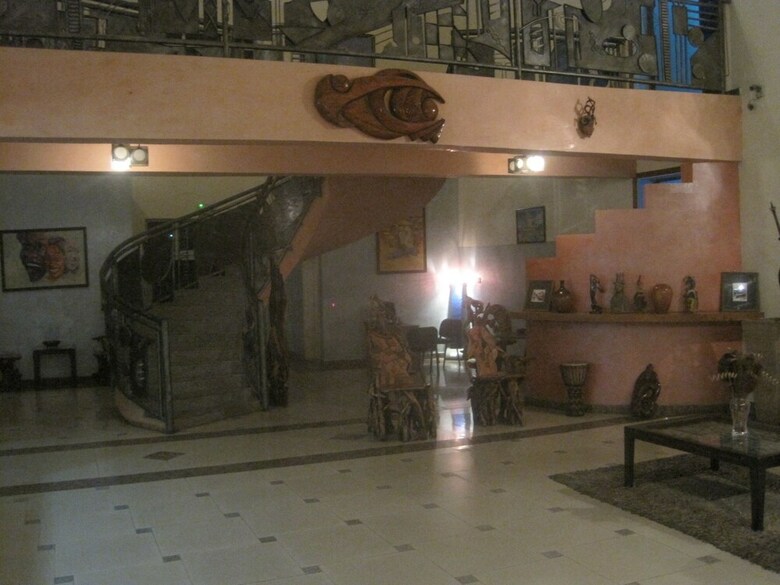 Axari Hotel & Suites