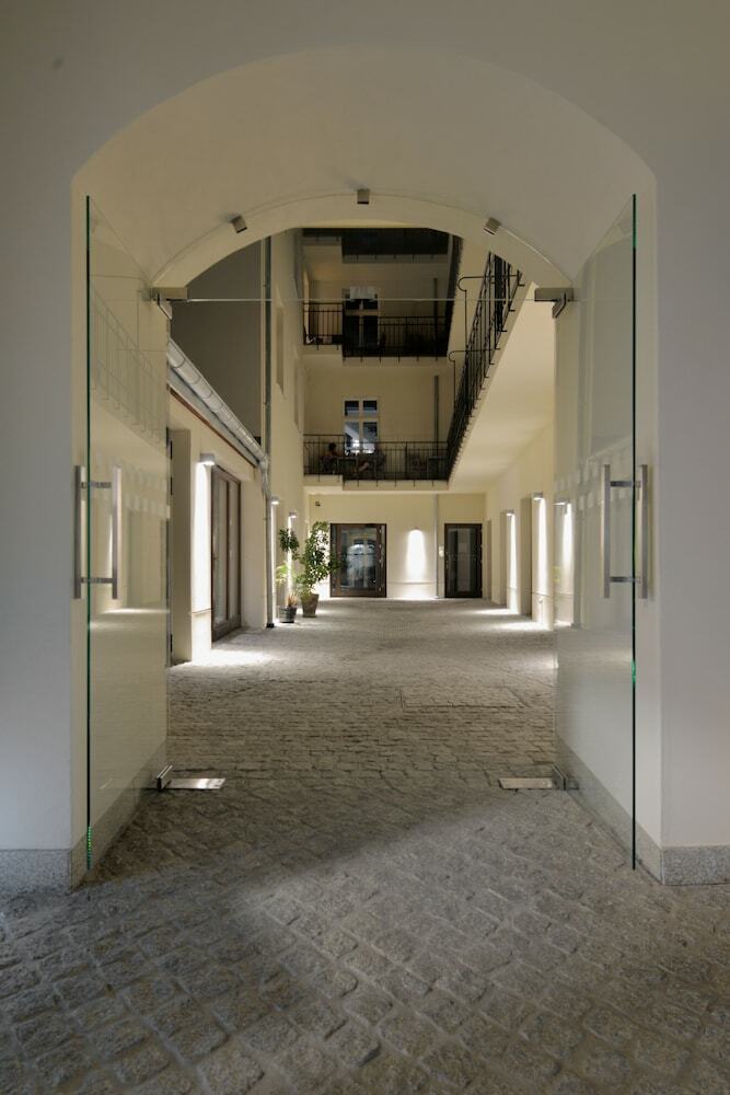 Stradonia Serviced Apartments