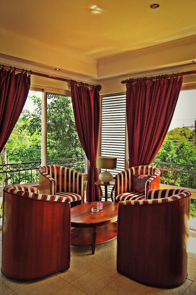 Sovereign Hotel