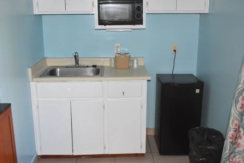 Hotel Guest Cottage And Suites