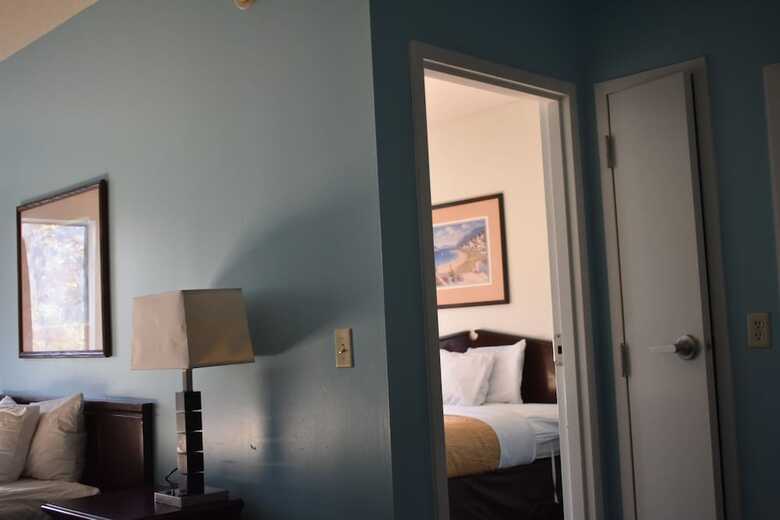 Hotel Guest Cottage And Suites