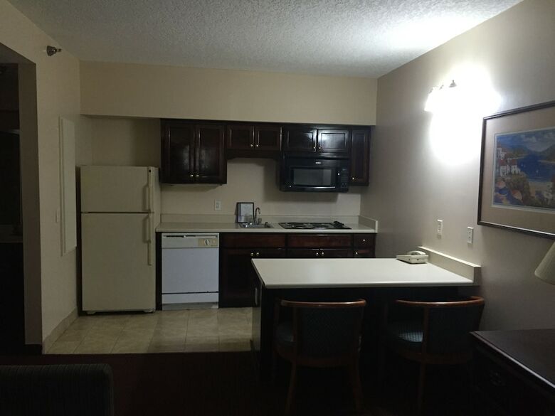 Hotel Guest Cottage And Suites