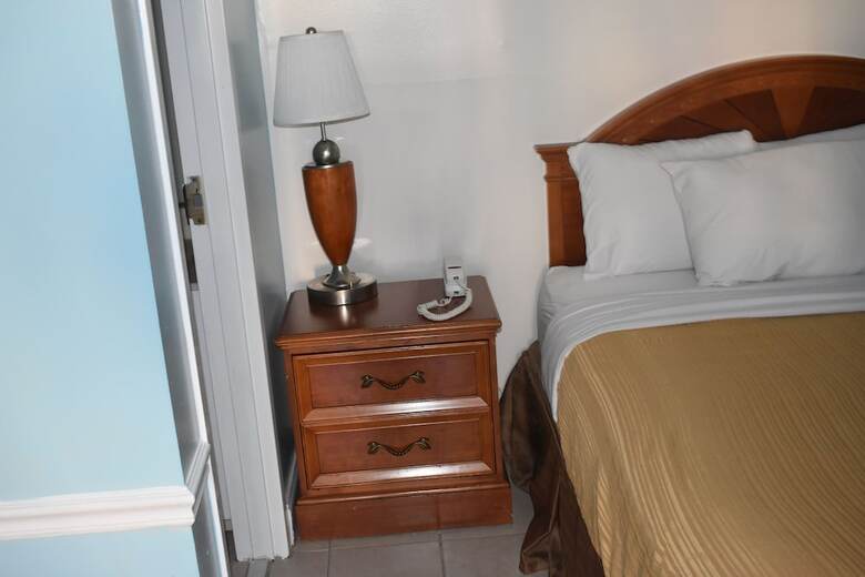 Hotel Guest Cottage And Suites