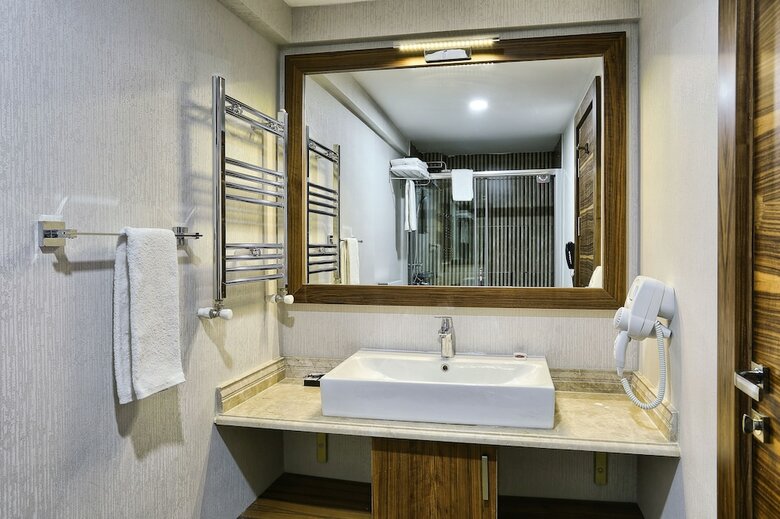 City Hotel Residence