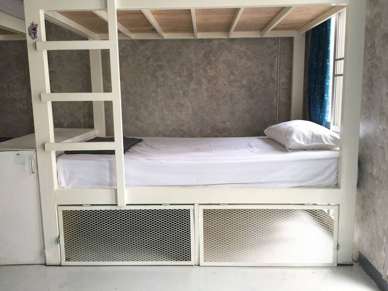Hostal Must Be The Place