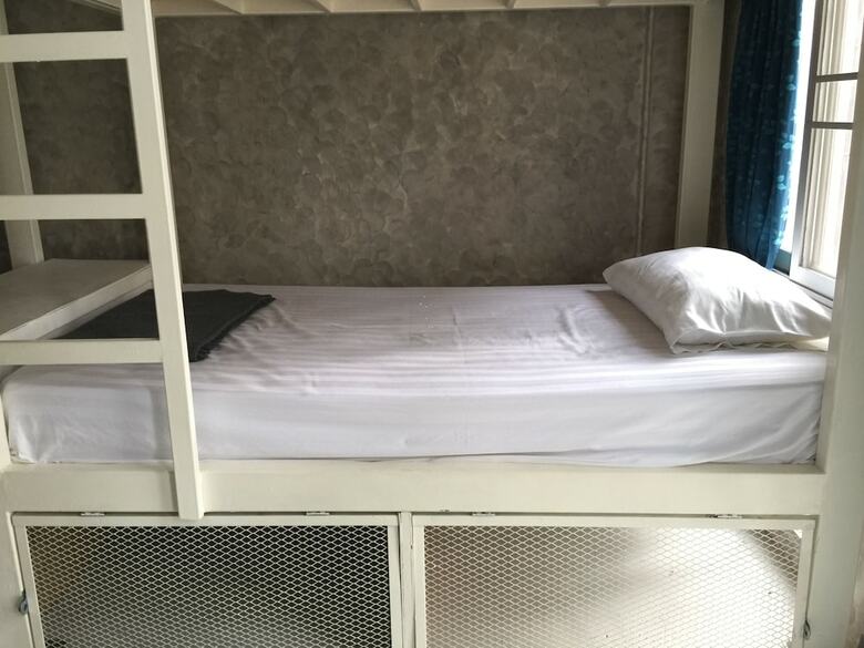 Hostal Must Be The Place