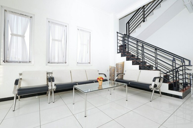 Hotel Oyo 1451 Arya Graha