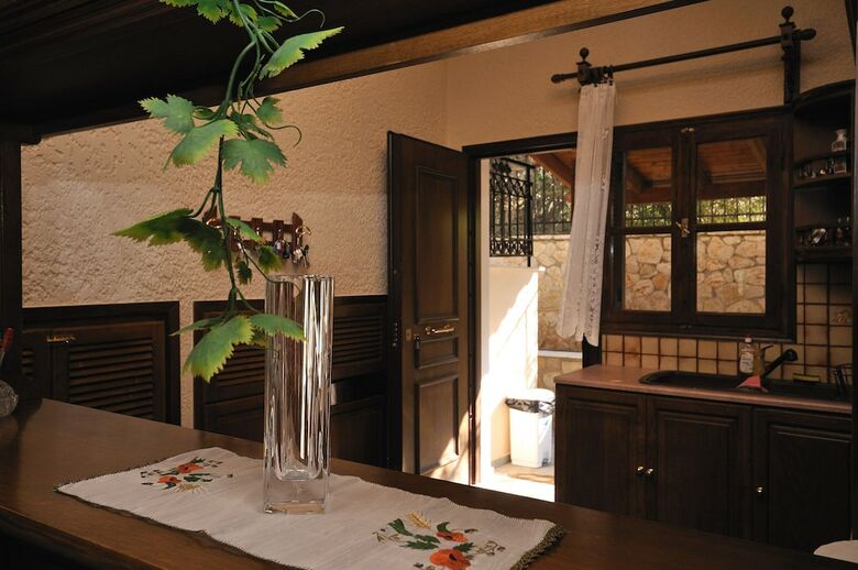 Family Maisonette With Pool Near The Beach
