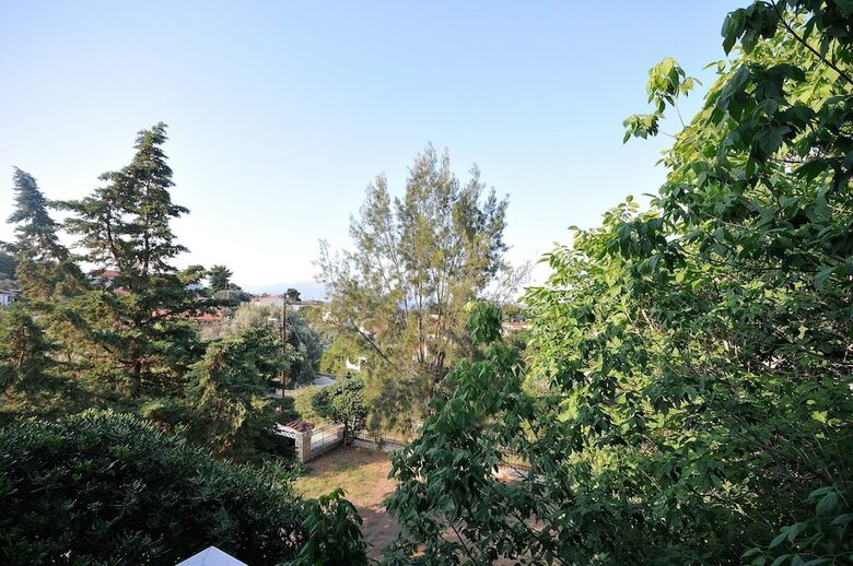 Family Maisonette With Pool Near The Beach