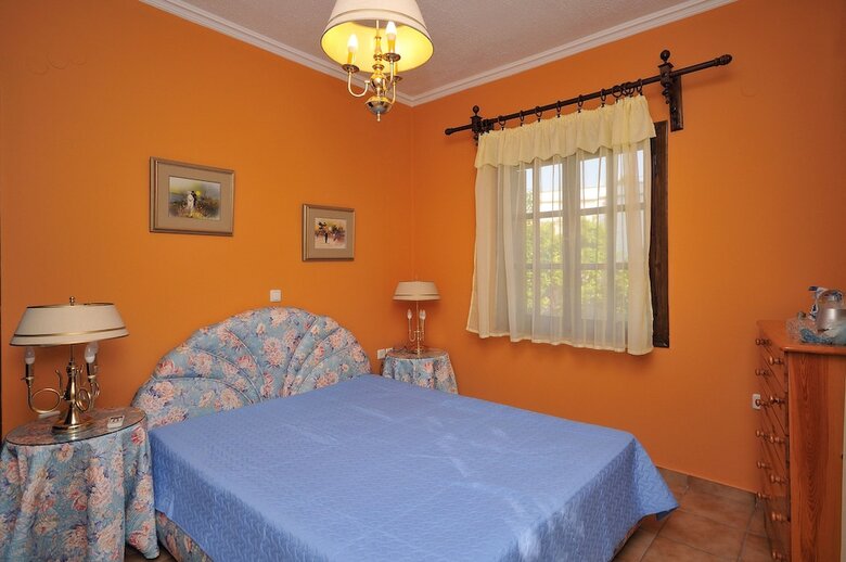 Family Maisonette With Pool Near The Beach