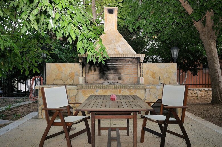 Family Maisonette With Pool Near The Beach