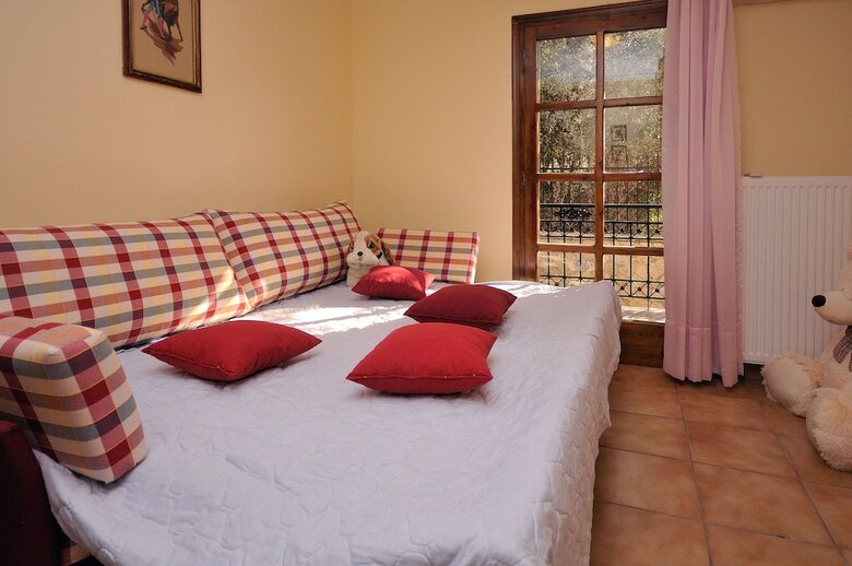 Family Maisonette With Pool Near The Beach