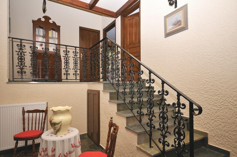 Family Maisonette With Pool Near The Beach