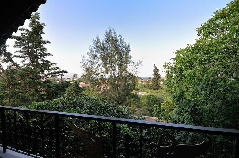 Family Maisonette With Pool Near The Beach