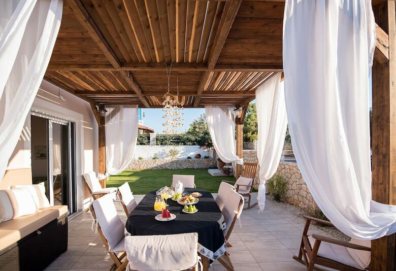 Gorgeous Villa With Garden - Stavros Beach