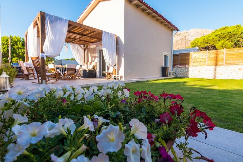 Gorgeous Villa With Garden - Stavros Beach