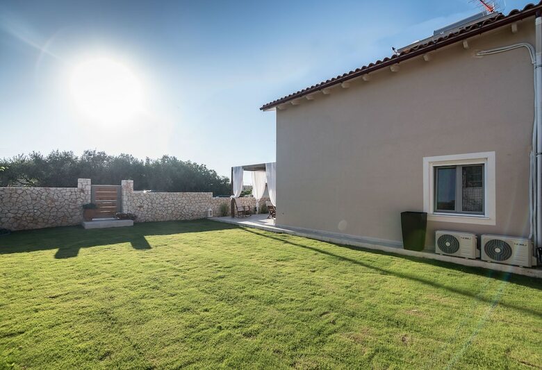 Gorgeous Villa With Garden - Stavros Beach