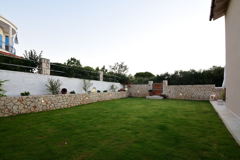 Gorgeous Villa With Garden - Stavros Beach