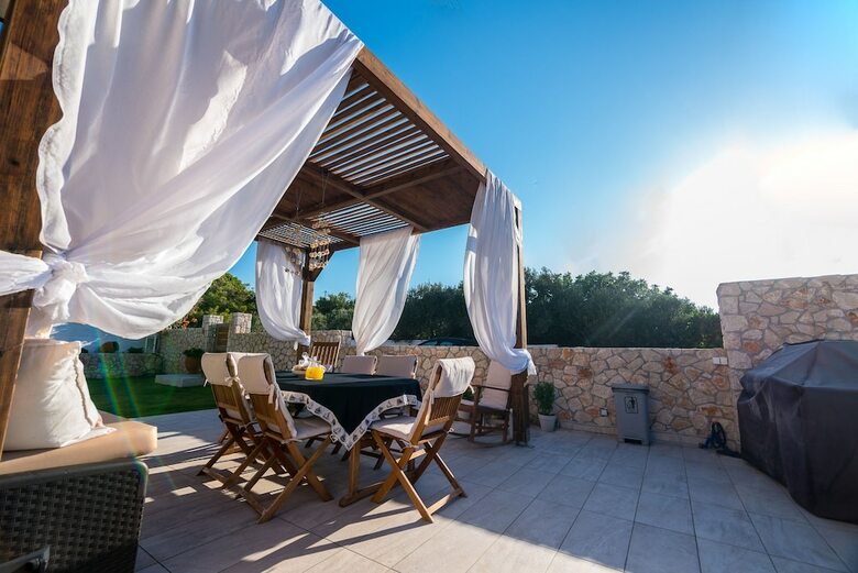 Gorgeous Villa With Garden - Stavros Beach