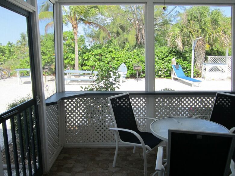 Tropical Winds Motel & Cottages