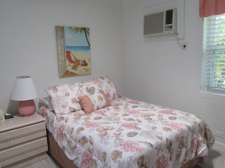 Tropical Winds Motel & Cottages